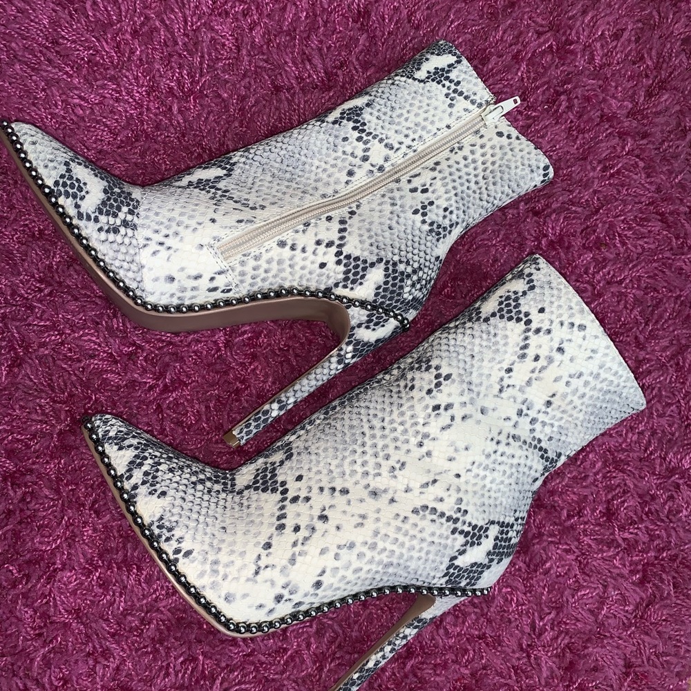 STEVE MADDEN SNAKE BOOTS